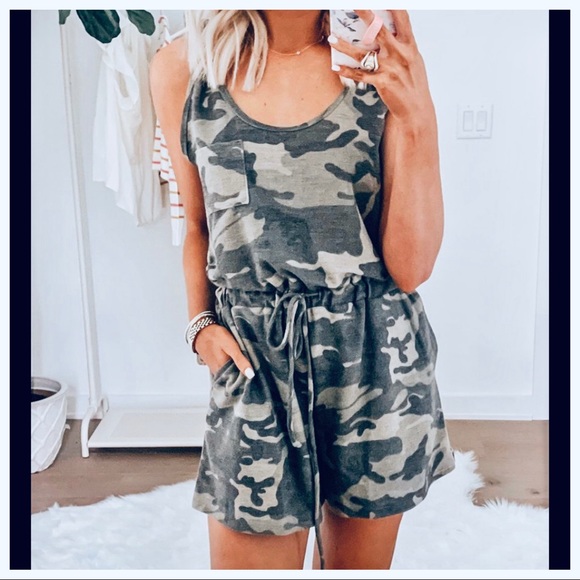 ✨LAST ONE✨CAMOUFLAGE CHIC TANK ROMPER - Picture 3 of 3